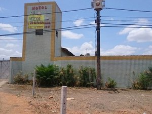 Homem é encontrado morto com pênis na boca em motel