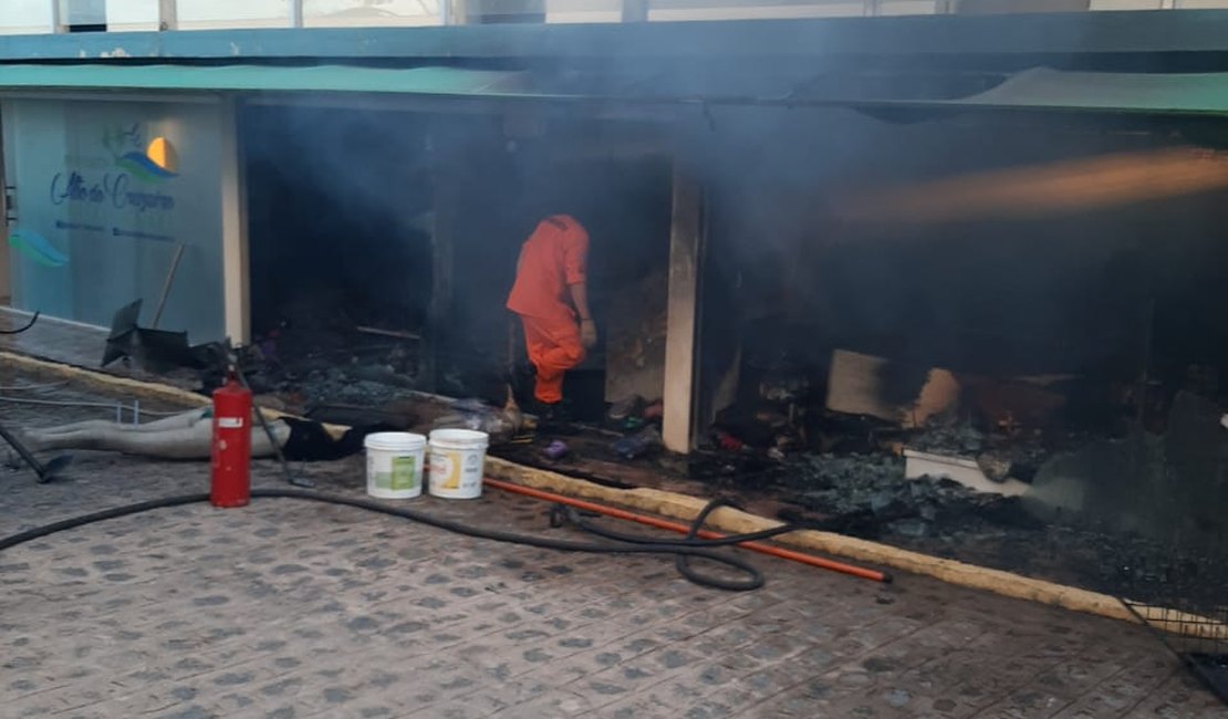 [Vídeo] Loja de artesanato em pousada de Maragogi entra em chamas