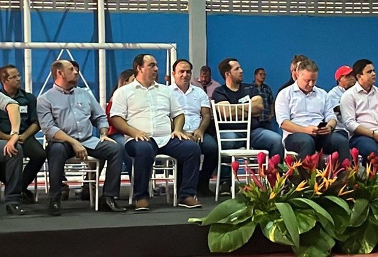 Albuquerque “toma” prefeito de Junqueiro da base de Paulo Dantas