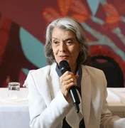 Democracia está nas mãos do povo, não em palácios, diz Cármen Lúcia