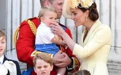 Príncipe William e Kate Middleton com os filhos George, Charlotte e Louis