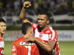 Atacante Zé Carlos deve retornar ao time do CRB diante do Londrina