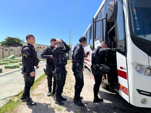 Policiais alagoanos embarcam em direção a Brasília