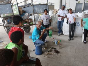 Crianças e jovens do Serviço de Convivência e Fortalecimento de Vínculos visitam COOPMAR