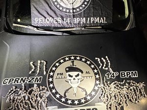 Dupla é flagrada com mais de 300 embalagens de drogas na BR-101, em Flexeiras