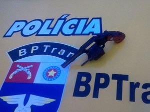 Garota de 15 anos é mantida em cárcere privado por pertencer à facção rival