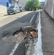 Ladeira esburacada tem causado acidentes com motociclistas no centro de Arapiraca