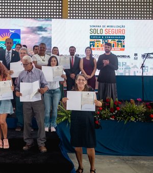 Rio Largo realiza maior entrega de títulos do Moradia Legal e garante dignidade para mais de 400 famílias