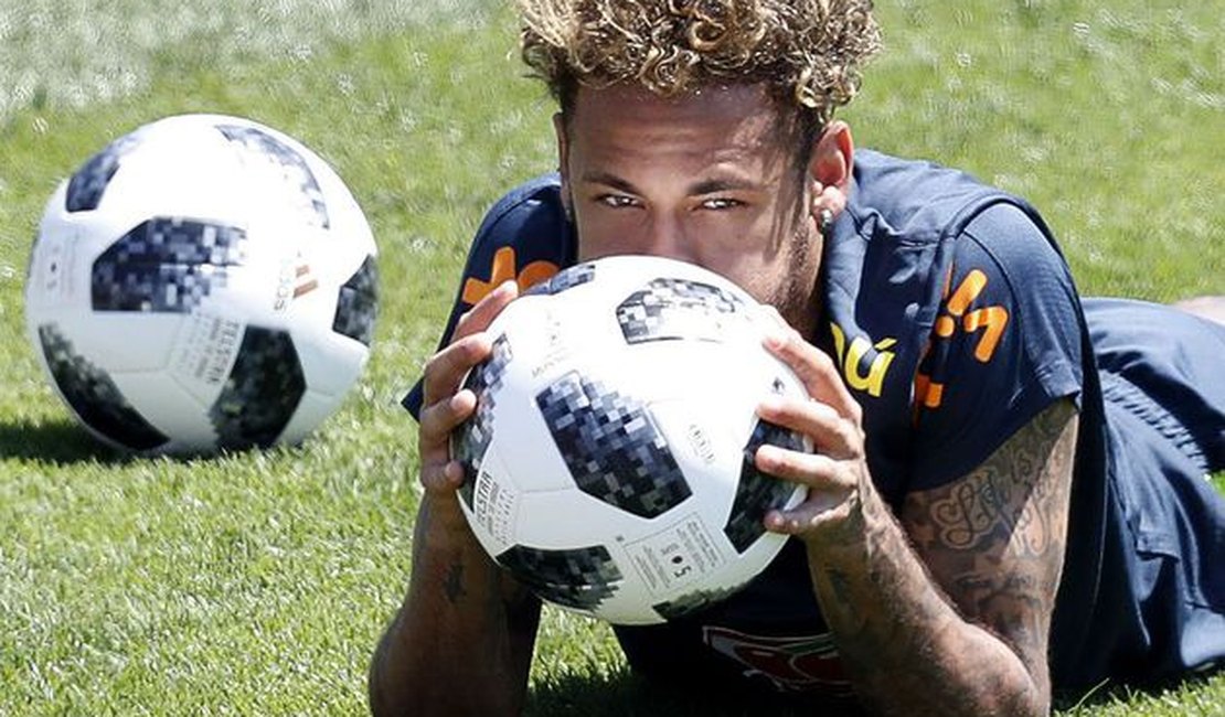 Neymar e ex-BBB Larissa já têm torcida no ‘Puxadinho’