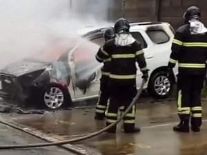 Carro é encontrado em chamas no Antares