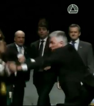 [Vídeo] Deputados eleitos trocam socos em evento de diplomação