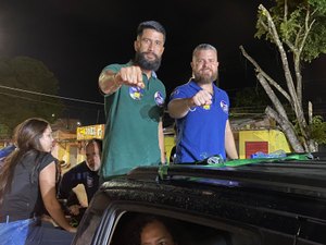 Delegados Thiago Prado e Fábio Costa levam sentimento renovação aos alagoanos na Rota da Liberdade