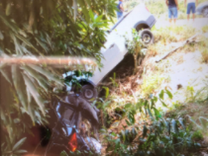 Carro de passeio e caminhonete se envolvem em acidente na AL 101 Norte