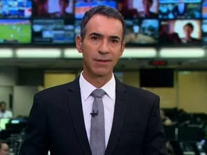 Tralli quebra protocolo no JH e surpreende ao falar do passado