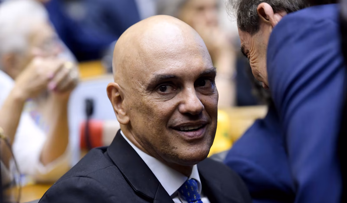 Moraes pede opinião da PGR sobre agentes da PF na casa de Bolsonaro