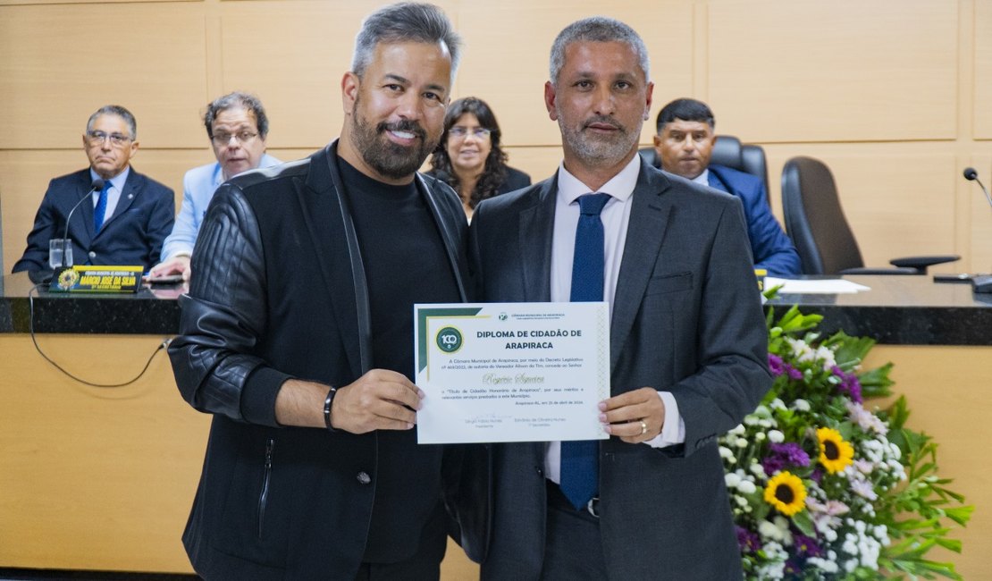 Vereador Alisson da TIM entrega Título de Cidadão Honorário de Arapiraca para Rogério Siqueira
