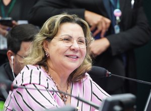 Tereza Nelma destina recursos para reconstrução mamária em mulheres mastectomizadas