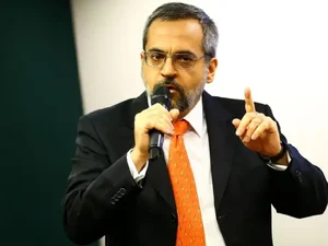 Bolsonaro me mandou entregar FNDE para o Centrão, diz Weintraub