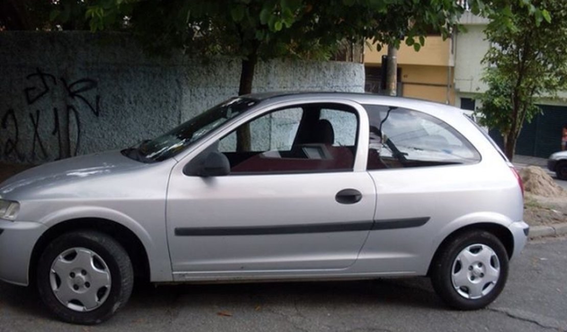 Carro é furtado próximo a Shopping de Arapiraca