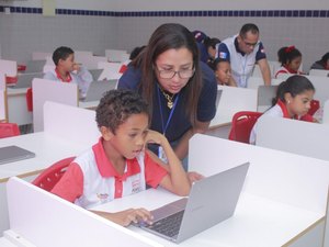 Inovação: Estudantes de escolas da Prefeitura de Penedo fazem prova 100% digital