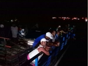 Embarcação encalha no rio São Francisco e deixa passageiros à deriva