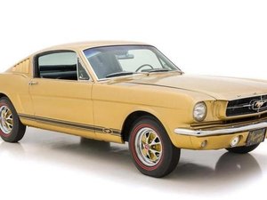 Mustang dourado do filme '007 contra Goldfinger' é anunciado por R$ 730 mil