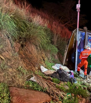 Motorista de ônibus que saiu de Arapiraca foge após acidente com mortos em MG