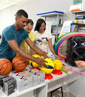 Prefeitura realiza a entrega de materiais esportivos aos profissionais e monitores de Educação Física de Lagoa da Canoa