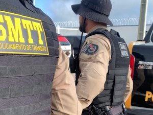Homem é preso após ameaçar e desacatar agentes da SMTT em Delmiro Gouveia