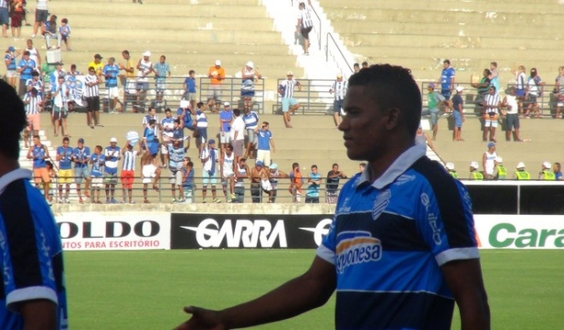 Soares e mais cinco titulares do CSA estão pendurados