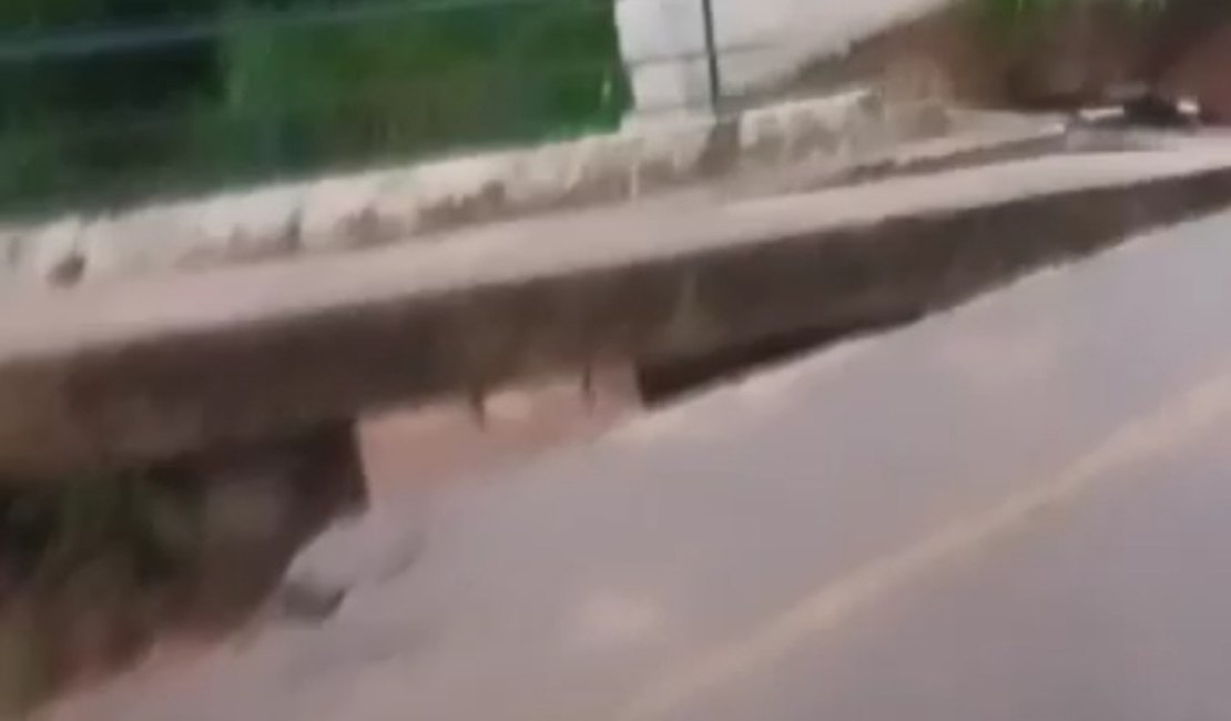Ponte é danificada devido as chuvas na cidade de Tanque D'arca