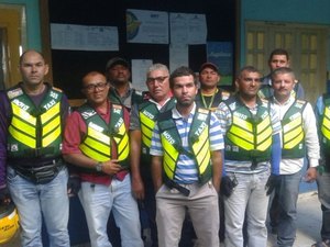 SMTT começa a entregar novos coletes para mototaxistas cadastrados