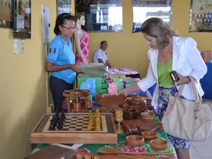 Matérias-primas descartáveis são transformadas em obras de arte no Sistema Prisional