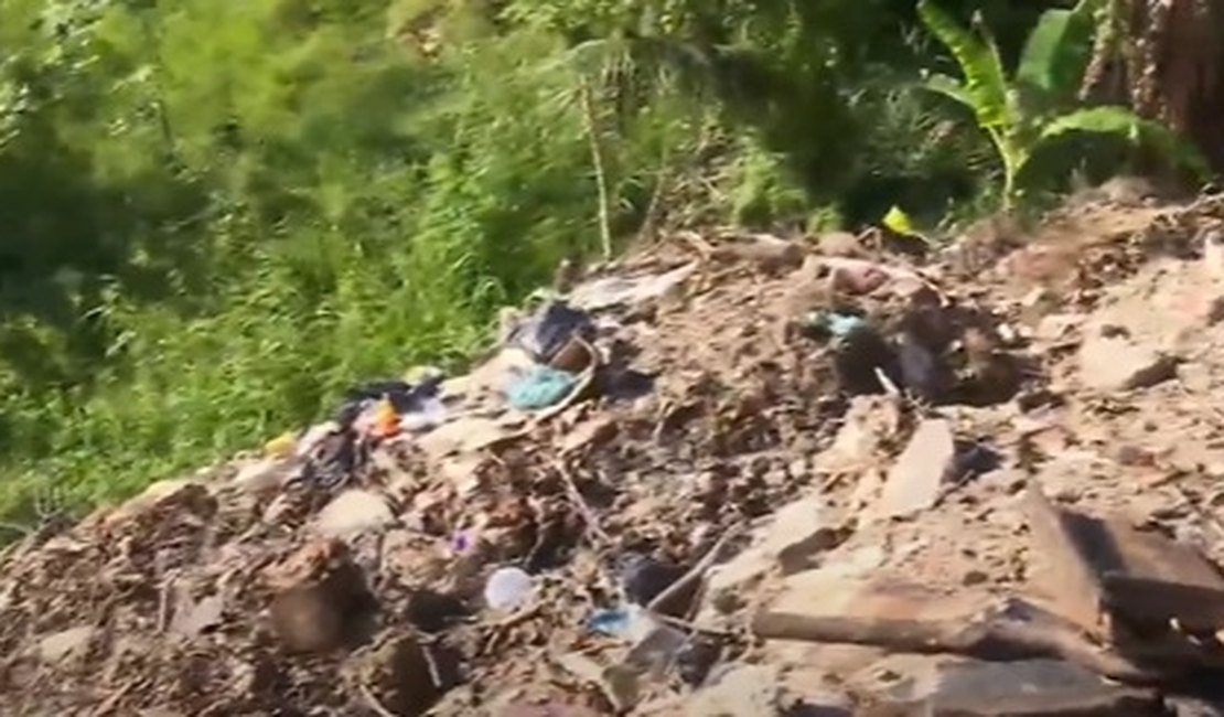Região de mata em Rio Largo é usada como lixão clandestino