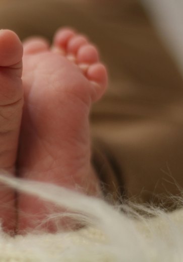 Homem dá tapa no rosto de criança, em BH, e diz que pensou ser bebê reborn