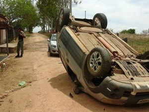 Arapiraquenses são presos em Pernambuco repassando notas falsas