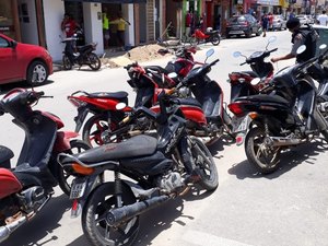 Blitz do 6º BPM apreende veículos irregulares em Maragogi
