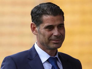 Ex-zagueiro Fernando Hierro é o novo técnico da seleção espanhola