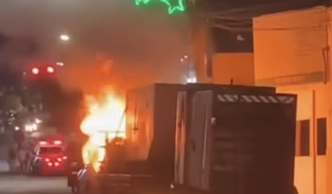 Caminhão que transportava gerador de energia é destruído por incêndio em Santana do Ipanema