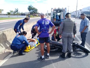 Colisão ente motocicleta e ônibus deixa um ferido em Arapiraca
