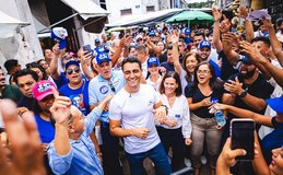 JHC percorre feira de Penedo, recebe apoio de comerciantes e defende modelo de gestão para Alagoas