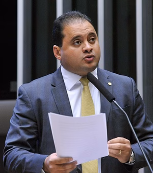 Nova fase da Operação Sem Desconto mira parentes do líder do PDT no Senado