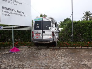 Motorista de ônibus 'causa' acidente para escapar de tragédia