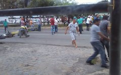 Taxistas e mototaxistas fecham as ruas de Maceió em protesto
