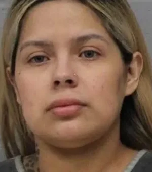 Mulher é presa após deixar filha em estado de desnutrição dentro de armário