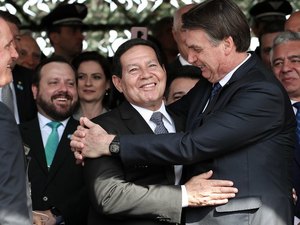 TSE libera ações que pedem cassação da chapa Bolsonaro-Mourão