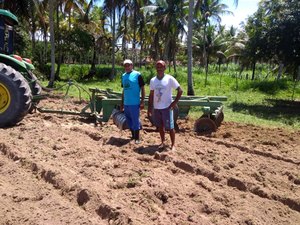 Agricultores deodorenses realizam preparação do solo para iniciar plantio de alimentos