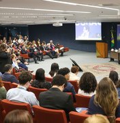 Especialistas defendem regulação de todo processo midiático