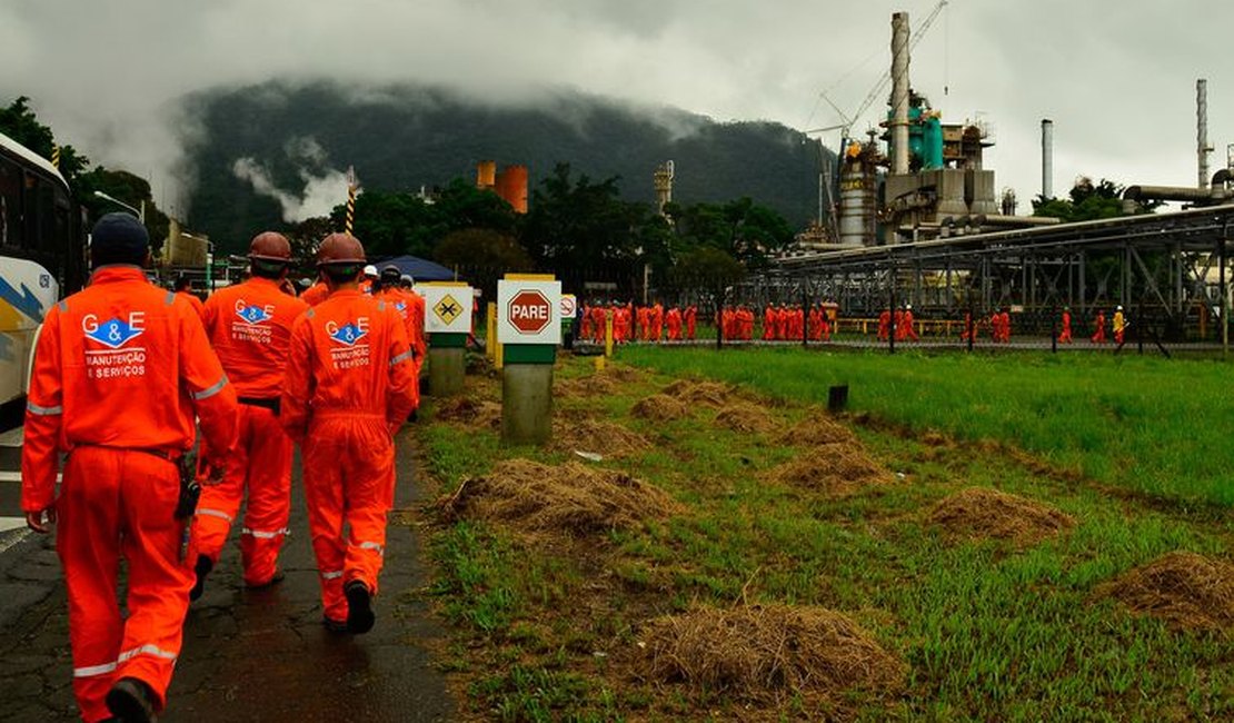 Petrobras reduz preço da gasolina em 1,38% nas refinarias