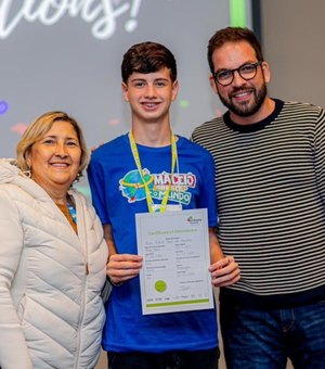 Emoção e entrega de certificados para 25 estudantes marcam intercâmbio histórico em Londres